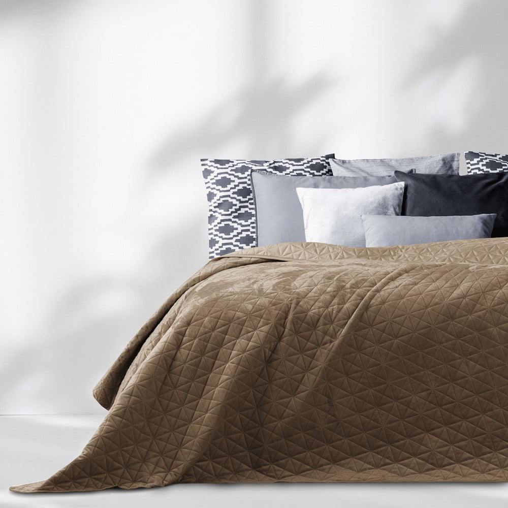 Svetlohnedý zamatový prešívaný pléd 220x240 cm Laila – AmeliaHome