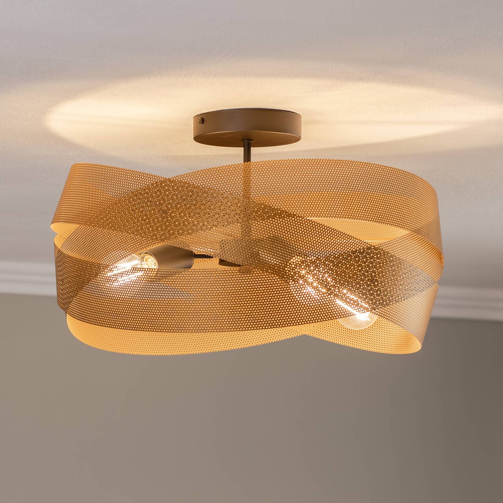 Euluna stropné svietidlo Tornado, zlatá farba, Ø 50 cm