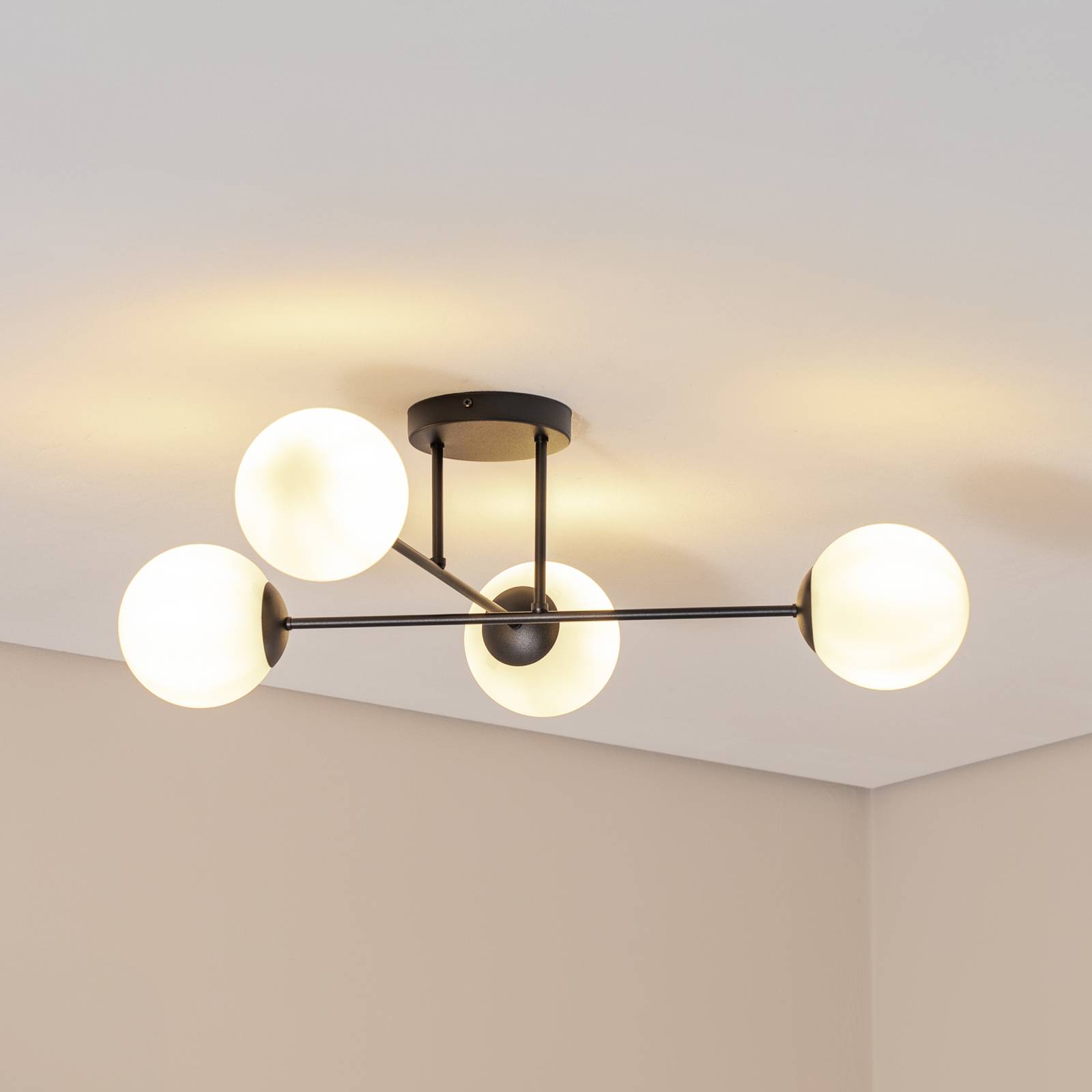 Stropné svietidlo Glassy, 4-pl., krížové, čierne/opálové