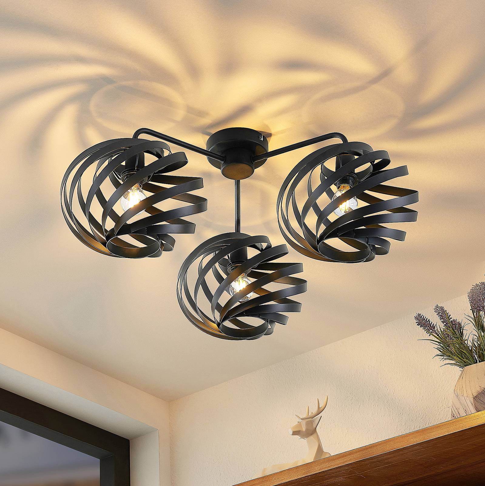 Stropné svietidlo Lindby Niobano z čiernej ocele