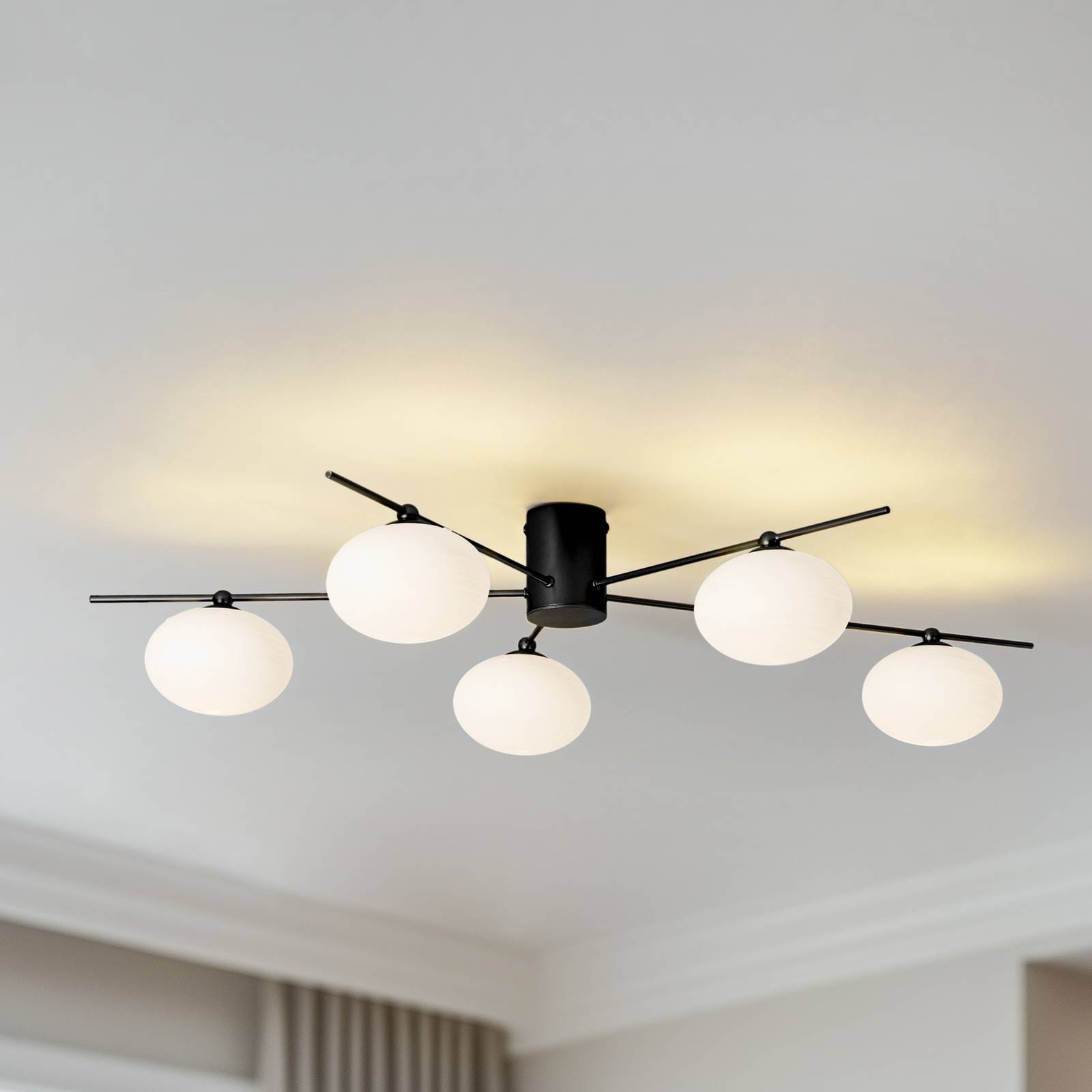 Stropné svietidlo Lindby Valisa, čierne, 5 svetiel